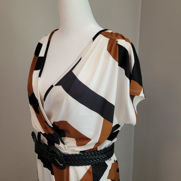 Venus V- neck Wrap Style Dress - Picture 2 of 8